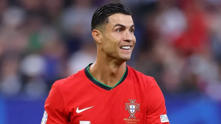 cristiano-ronaldo-will-of-course-be-at-2026-world-cup-as-vitinha-insists-portugal-team-mate-is-not-going-to-give-up-despite-widespread-criticism