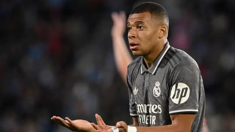 real-madrid-identify-kylian-mbappes-key-weakness-as-carlo-ancelotti-co-urge-blockbuster-signing-to-take-responsibility